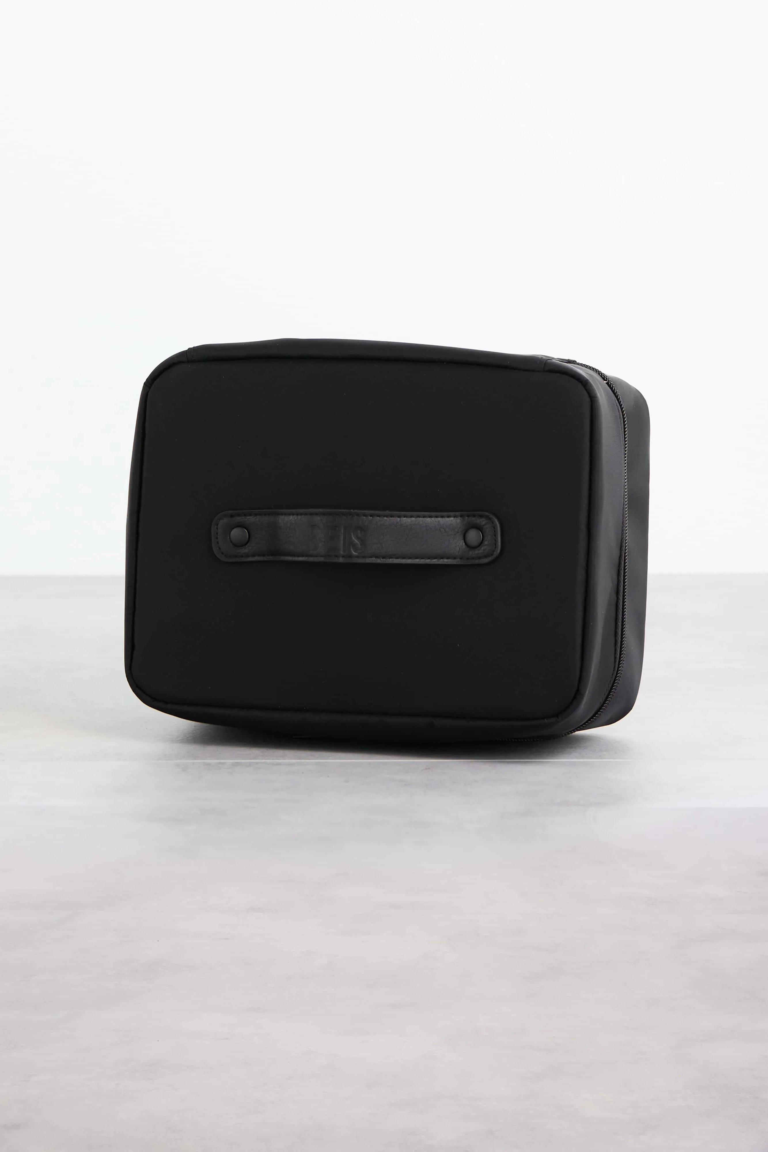 The Hanging Cosmetic Case in Black